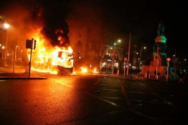 Live: Shops looted, Luas and Dublin Bus set alight as 'hooligans' clash with gardaí - Homepage - Vimarsana News
