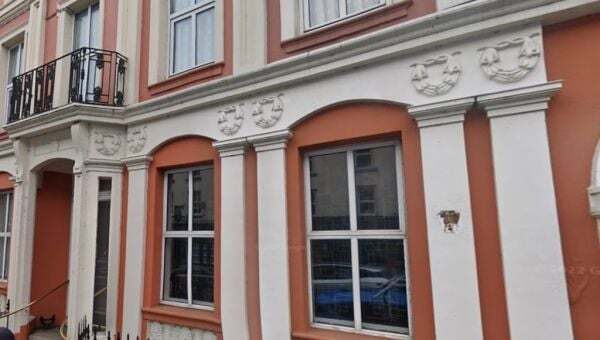 Demonstrations continue in Carlow town over housing of asylum seekers - Homepage - Vimarsana News