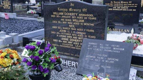 Plaque stolen from grave of RUC officer returned with inscription reading 'Up the RA' - Homepage - Vimarsana News