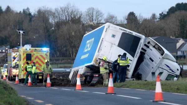 Driver escapes injury after truck leaves road in Clare - Homepage - Vimarsana News