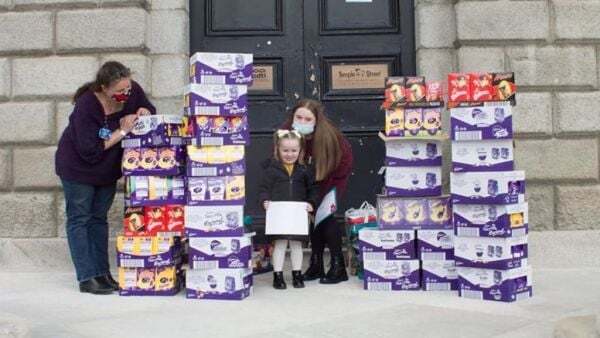 Sisters bring community together giving children in hospital Easter eggs - Homepage - Vimarsana News