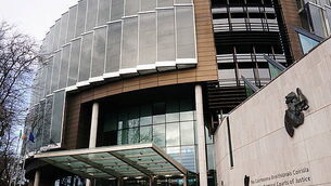 Man arrested after vehicle ‘rams’ into bank building in Derry Man arrested after vehicle ‘rams’ into bank building in Derry